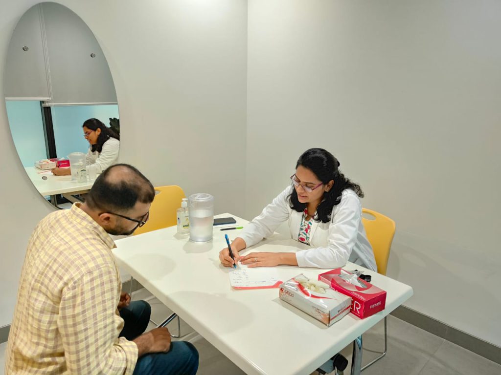 دور الفحص الطبي في حماية الشركات والعمال